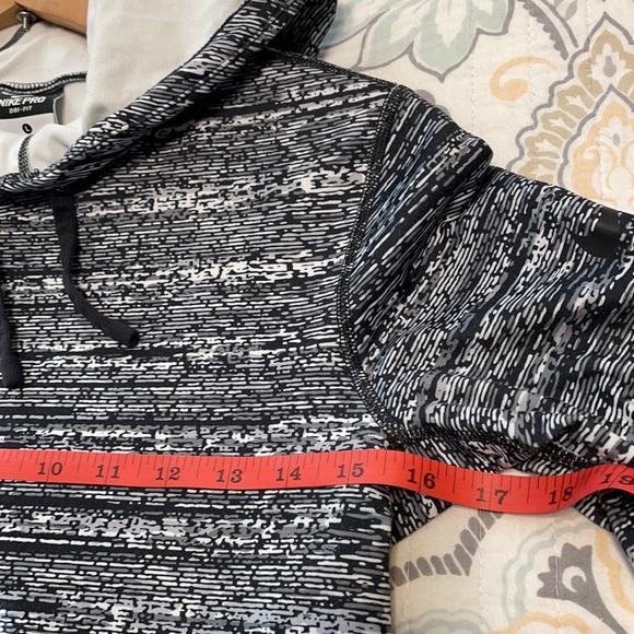Nike Black/White Pro Dri-Fit Hooded Long Sleeve Workout Top Size L - Picture 8 of 9